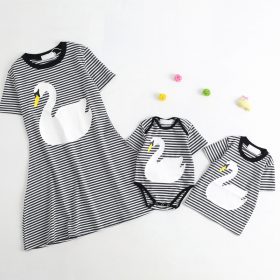 Mother Daughter Dresses Baby Girl Princess Dress Family Matching Outfits Mum and Daughter Dress Striped Swan Father Son Shirt 3